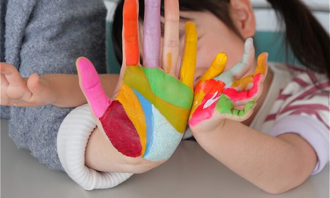 臨床美術ワークショップ 手のひらペイント